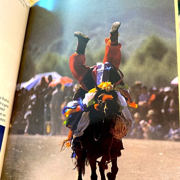 HIMALAYA MICHAEL PALIN MONTY PYTHON  TRAVEL BESTSELLER Paperback PHOTOS EUC - Picture 11 of 15